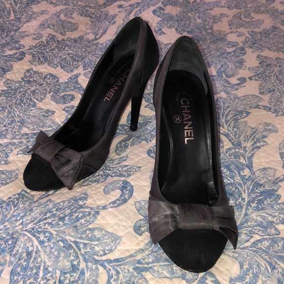 So Elegant and Sexy Chanel Heels! - Picture 2 of 5
